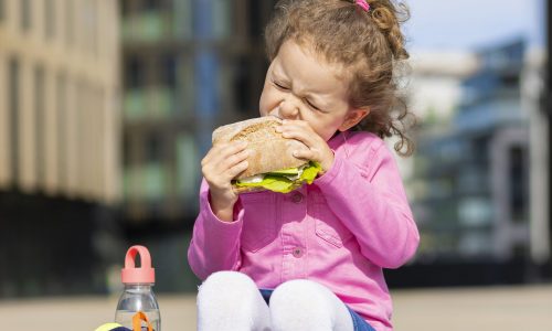 Διευρύνεται το πρόγραμμα σχολικών γευμάτων - Εντάσσονται 53 νέα δημοτικά σχολεία από όλη την Ελλάδα