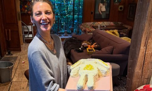 Η Blake Lively έφτιαξε κέικ - λαγουδάκι εμπνευσμένο από το αγαπημένο λούτρινο της κόρης της