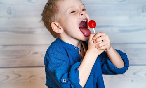 Πώς να τιθασεύσετε την αγάπη του παιδιού σας για τα γλυκά: Συμβουλές για γονείς