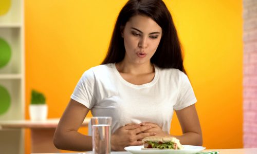 Τι να τρώτε για να μειώσετε τη χρόνια δυσκοιλιότητα, σύμφωνα με τη Βρετανική Διαιτολογική Εταιρεία