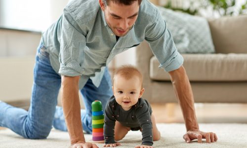Πότε αρχίζουν τα μωρά να μπουσουλάνε;