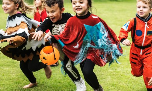Τι μας αποκαλύπτει το παιδί όταν επιλέγει κοστούμι – Μια μοντεσσοριανή ματιά στο Halloween