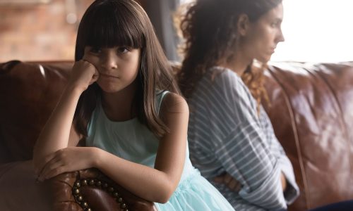 Το παιδί σου λέει συνέχεια "όχι"; 7 τρόποι να διαχειριστείς το πείσμα του χωρίς φωνές