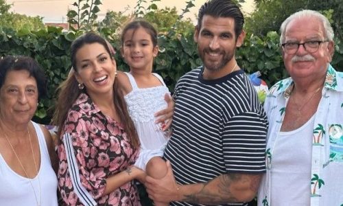 Η Ελένη Χατζίδου μοιράζεται τρυφερές στιγμές της Μελίτας με τον παππού και τη γιαγιά