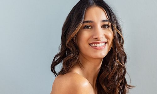 Έχετε θαμπά και ταλαιπωρημένα μαλλιά; Η πρωτεϊνική θεραπεία είναι η λύση