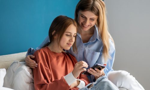 4 tips για να προστατεύετε τα παιδιά σας όταν χρησιμοποιούν το ChatGPT