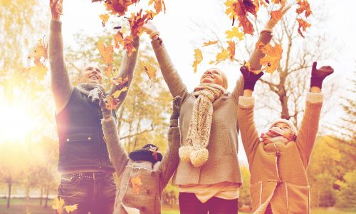 Η νέα γενιά γονιών μεγαλώνει τα παιδιά της χωρίς τύψεις και «ταμπέλες»