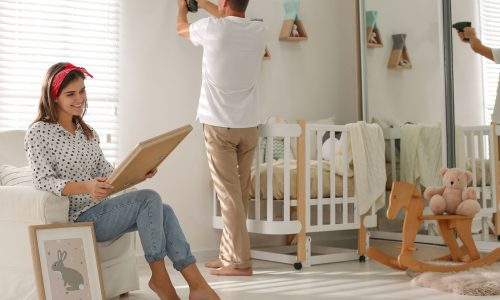 Πώς να οργανώσετε το βρεφικό δωμάτιο χωρίς να ξοδέψετε πολλά χρήματα