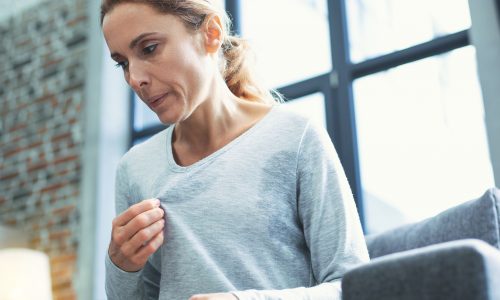 Οι εξάψεις στην εμμηνόπαυση αυξάνουν τις πιθανότητες για καρδιαγγειακή νόσο;