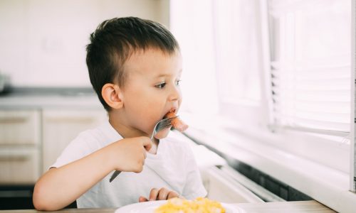 Αφράτη ομελέτα για παιδιά – Ιδανική για μωρά που ακολουθούν baby led weaning διατροφή