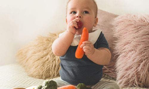 Πώς θα ξέρεις ότι το μωρό σου είναι έτοιμο να ξεκινήσει τις στερεές τροφές