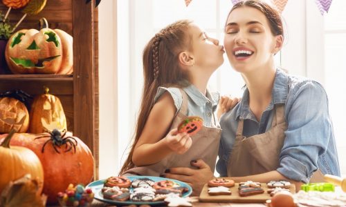 3 φθινοπωρινές γλυκές συνταγές που τα παιδιά θα λατρέψουν να φτιάξουν μαζί σας