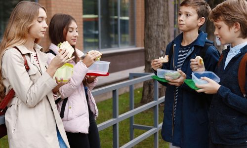 5 τρόποι για να κάνουν οι έφηβοι πιο υγιεινές επιλογές σνακ