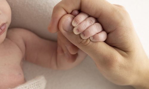 C-tactile: Το απαλό άγγιγμα που ηρεμεί και ενισχύει τα πρόωρα βρέφη