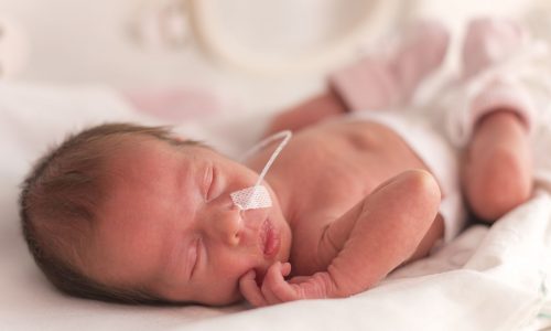 Η φωνή της μητέρας ενισχύει την γλωσσική ανάπτυξη στα πρόωρα μωρά, δείχνει νέα μελέτη