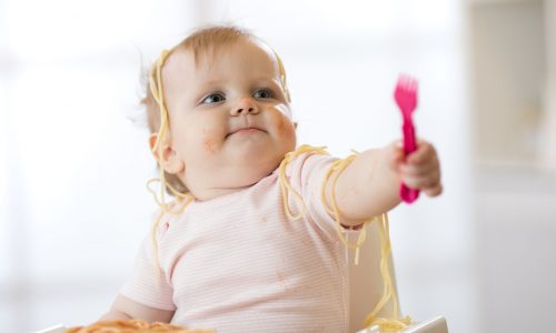 Πότε τα μωρά μπορούν να φάνε ζυμαρικά;