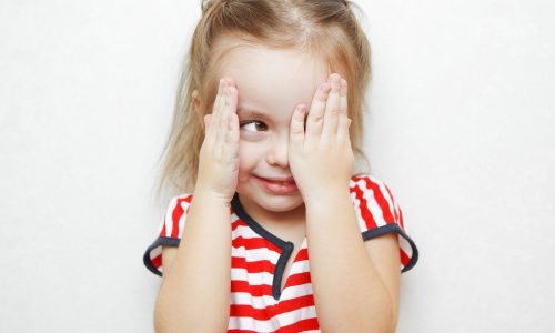 Τι να κάνω αν το παιδί μου είναι ντροπαλό και δεν θέλει να συμμετέχει στις ομαδικές δραστηριότητες;