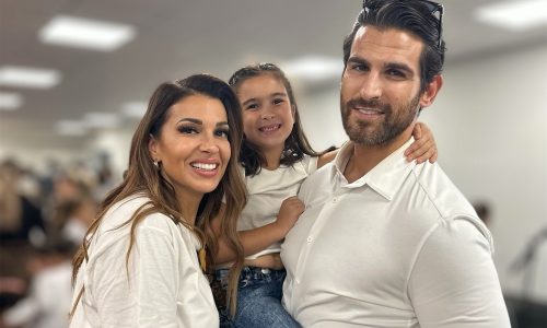 Ελένη Χατζίδου - Ετεοκλής Παύλου: Καμάρωσαν τη Μελίτα στη σχολική γιορτή για την 28η Οκτωβρίου