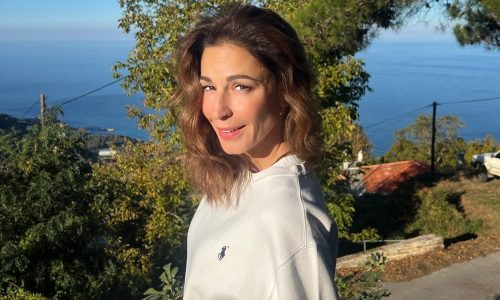 Κατερίνα Παπουτσάκη: Το ατελείωτο παιχνίδι στην παραλία με τα παιδιά της στο φθινοπωρινό Αγκίστρι