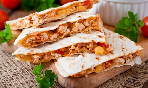Το πιο εύκολο βραδινό για όλη την οικογένεια: Quesadillas με κοτόπουλο