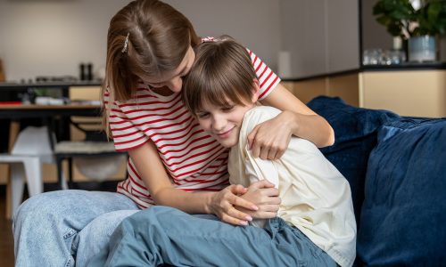 Ποιες καθημερινές συνήθειες κάνουν τα παιδιά να νιώθουν ότι τα αγαπούν;
