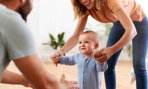 Το παράδοξο της γονεϊκότητας: Πώς ο εγκέφαλος μετατρέπει το άγχος σε νόημα ζωής