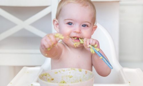 Είναι επικίνδυνο το baby led weaning; Η παιδίατρος απαντά