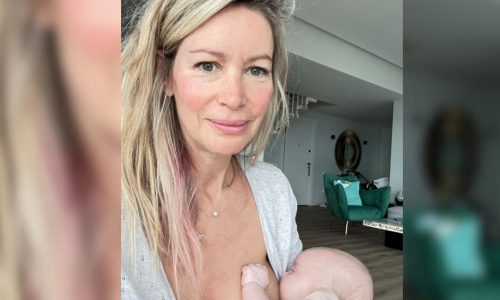 Η Άριελ Κωνσταντινίδη μιλάει για τον θηλασμό: «Ο θηλασμός για μένα είναι θαλπωρή, ασφάλεια, ηρεμία»