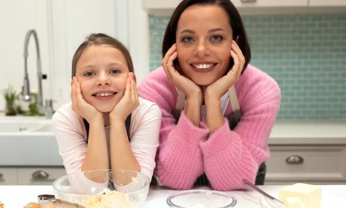 Είμαι μια περήφανη «μαμά του βουτύρου» - Να τι μαθαίνω στην κόρη μου για το φαγητό