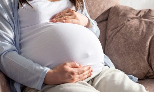 Η παχυσαρκία της εγκύου «παρεμποδίζει» την ανάπτυξη του εμβρύου; Τι απαντά ο γυναικολόγος