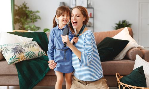 Τι ενισχύει την αυτοπεποίθηση των παιδιών; Το 85% των γονιών έχει την απάντηση