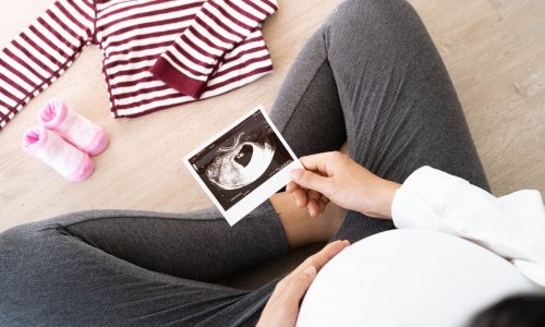 Πρώτο τρίμηνο εγκυμοσύνης: Τι συμβαίνει στο μωρό σου κάθε εβδομάδα