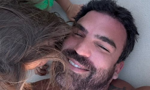 Δημήτρης Αλεξάνδρου: Στόλισε χριστουγεννιάτικο δέντρο κι έκανε έκπληξη στον Πάρη