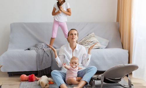 Πώς να μεγαλώσεις υπεύθυνα παιδιά χωρίς να τρελαθείς