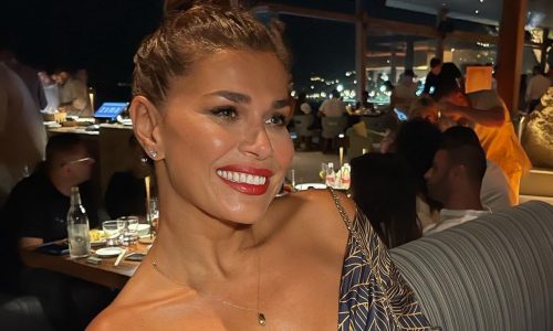 Νεσχάν Μουλαζίμ: Η κόρη της φοράει τα πλεκτά παπουτσάκια που είχε κρατήσει η μητέρα της