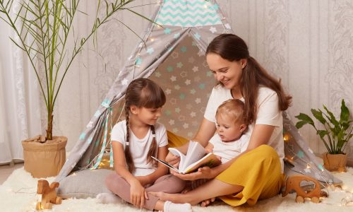 Πώς να κάνετε τα παιδιά σας να αγαπήσουν τα παραμύθια