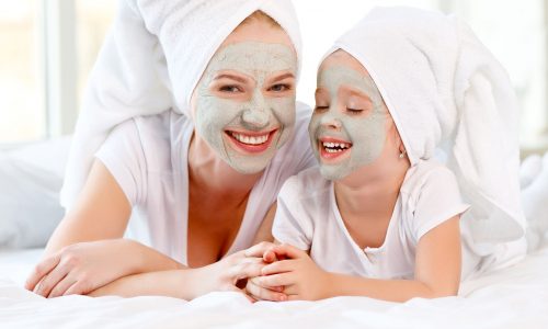 Η Shay Mitchell δημιούργησε μία μάσκα προσώπου για 3χρονα και τα σχόλια δεν ήταν αυτά που περίμενε