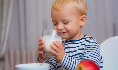 Σνακ αντί για βραδινό; Όχι, δεν σημαίνει ότι αποτυγχάνετε ως γονιός