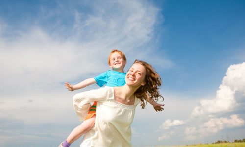 Πώς να φροντίζετε τα μικρά σας παιδιά: Ο απόλυτος οδηγός για μαμάδες