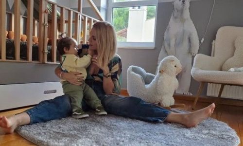 Μαντώ Γαστεράτου: Πώς περνάει τις Κυριακές στο σπίτι με τρία παιδιά