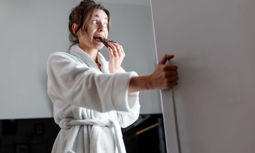 Γιατί οι γονείς κρύβονται για να τσιμπολογήσουν στα κρυφά;