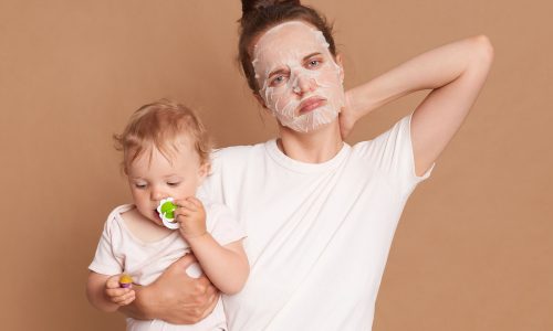 Οι κακές συνήθειες που «πονούν» τον αυχένα και το κεφάλι και πώς να τις αλλάξεις