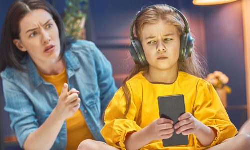 Επτά συμπεριφορές γονιών που αποδυναμώνουν την ανεξαρτησία των παιδιών