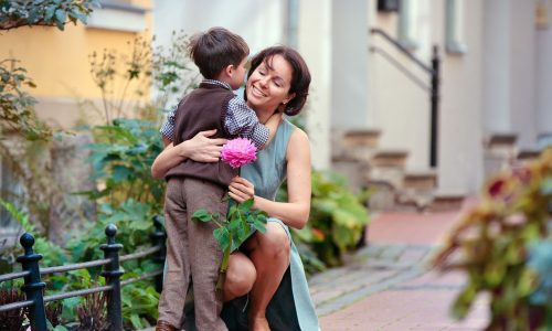 Πώς να καλλιεργήσετε την ευγένεια και την ευγνωμοσύνη στα παιδιά;