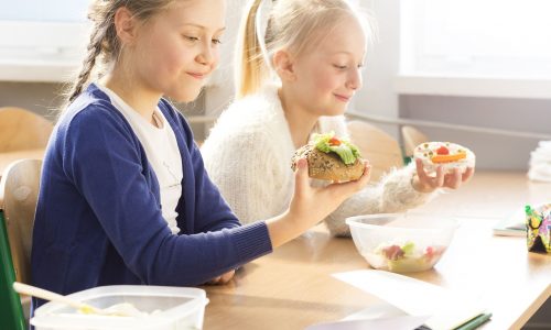 5 tips για να περιορίσετε το junk food και να δώσετε στα παιδιά υγιεινά σνακ