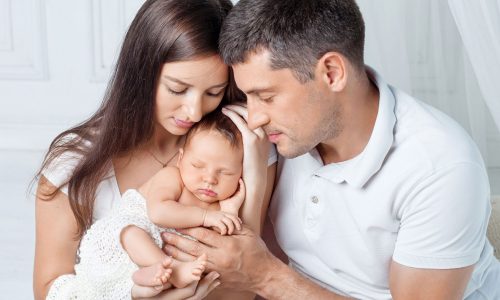 Μωρό 0 - 6 μηνών: Ο απόλυτος οδηγός φροντίδας για νέους γονείς