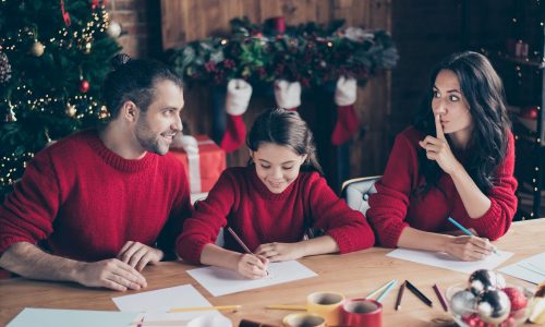 Λέω στα παιδιά μου ότι ο Άγιος Βασίλης τα βλέπει όλα και ειλικρινά, δε μετανιώνω