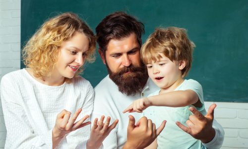 Μετράει στα δάχτυλα; Νέα έρευνα δείχνει ότι τα παιδιά έτσι γίνονται καλύτερα στα μαθηματικά