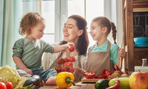 Μην δωροδοκείτε τα παιδιά για να φάνε λαχανικά: Τι να κάνετε αντί γι’ αυτό