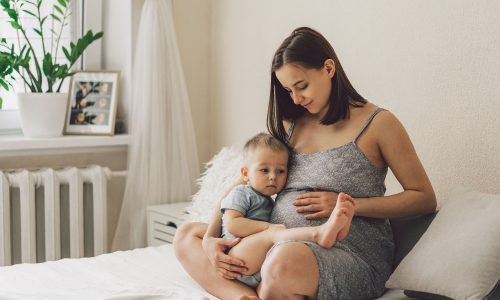 22 πρακτικά tips για γονείς που περιμένουν το δεύτερο παιδί